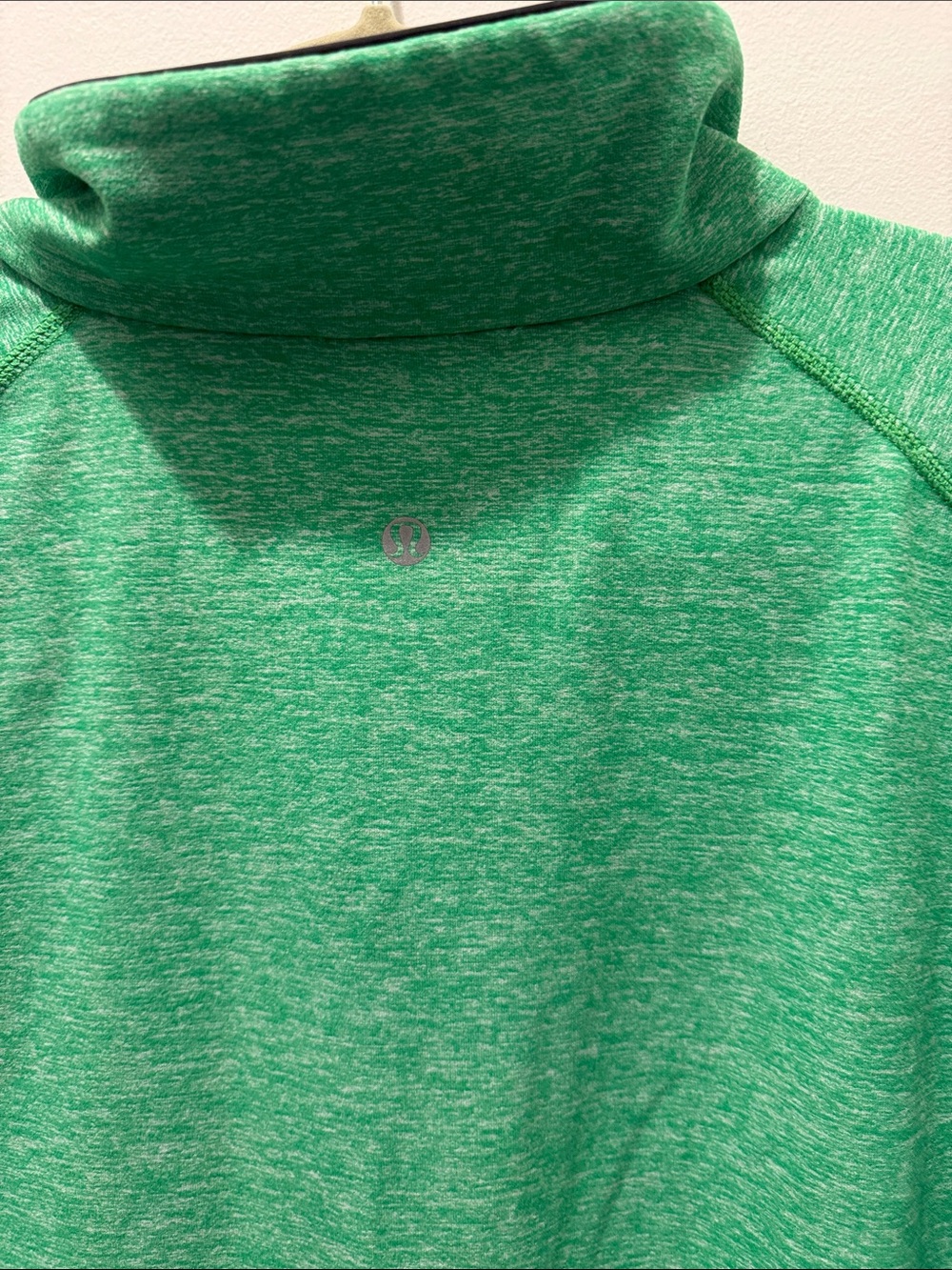 Lululemon men’s long sleeve in green - Picture 7 of 9